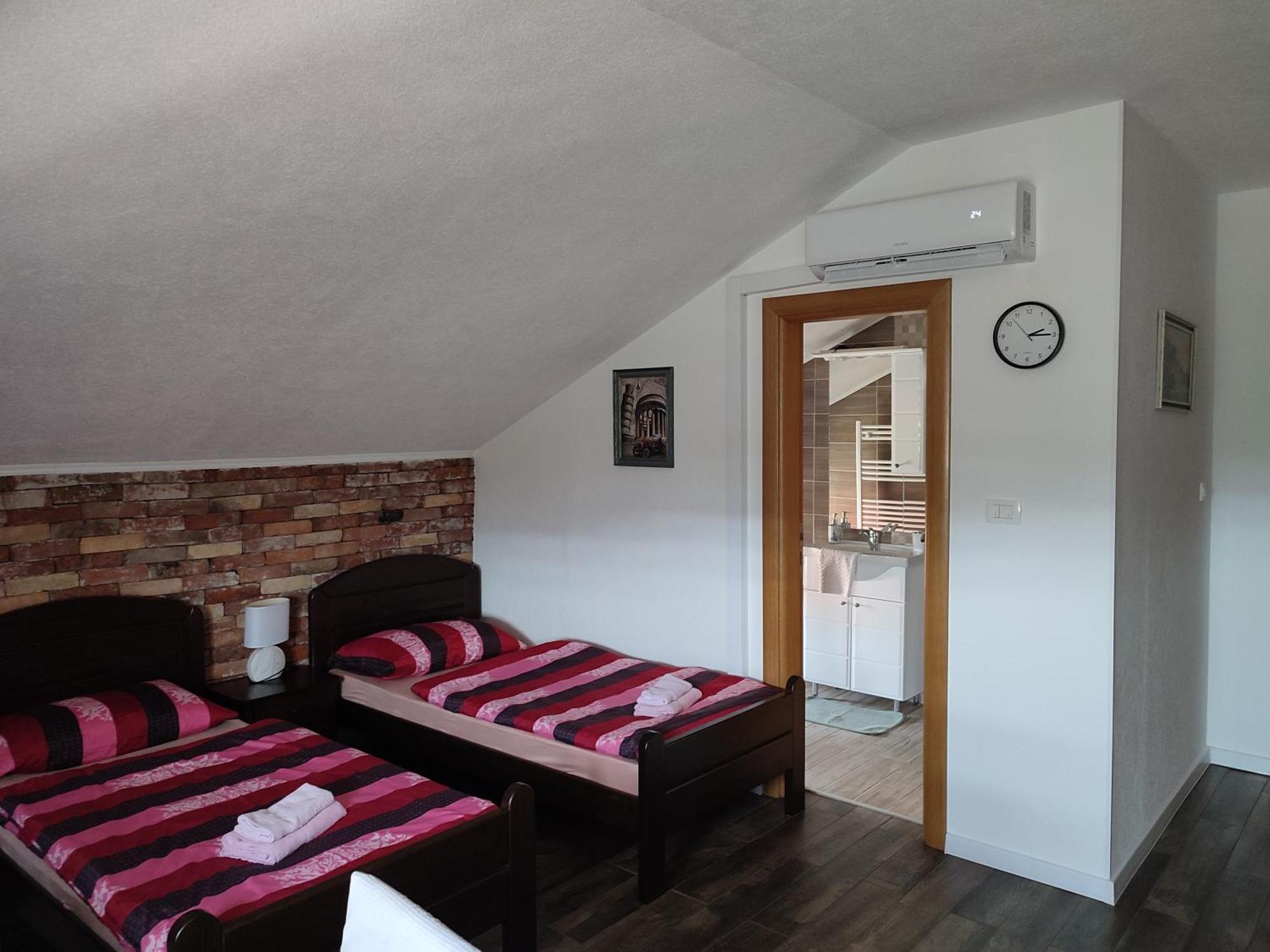 Apartman Toni Gračac Extérieur photo